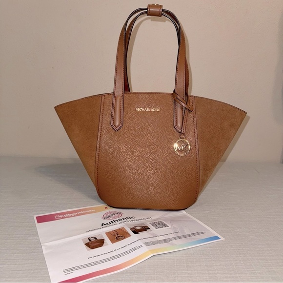 MICHAEL KORS PORTIA SMALL BUCKET PEBBLE LEATHER SUEDE TOTE BAG - Picture 2 of 9